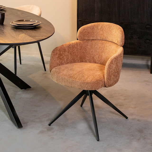 LABEL51 Eetkamerstoel Levi - Cognac - Elite van LABEL51 – Luxe comfort op maat van PureWonen. Vraag naar de beste prijs.