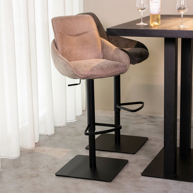 LABEL51 Barkruk Beauty - Taupe - Micro Suede - Gaslift van LABEL51 – Luxe comfort op maat van PureWonen. Vraag naar de beste prijs.