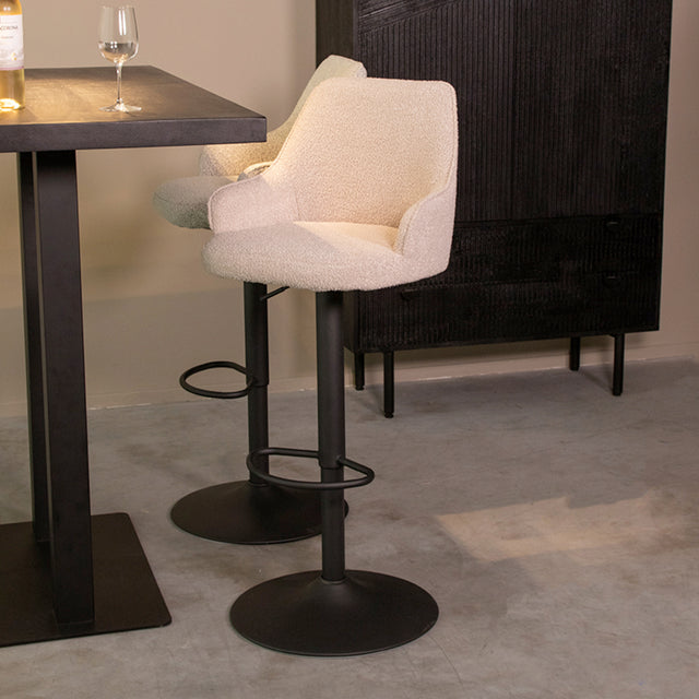 LABEL51 Barkruk Fender - Naturel - Boucle - Gaslift van LABEL51 – Luxe comfort op maat van PureWonen. Vraag naar de beste prijs.