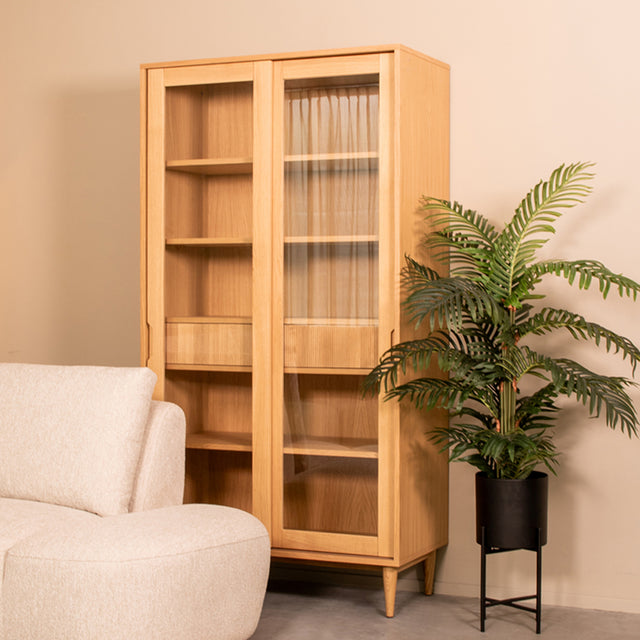 LABEL51 Vitrinekast Jule - Naturel - Eiken - Vitrinekast van LABEL51 – Luxe comfort op maat van PureWonen. Vraag naar de beste prijs.