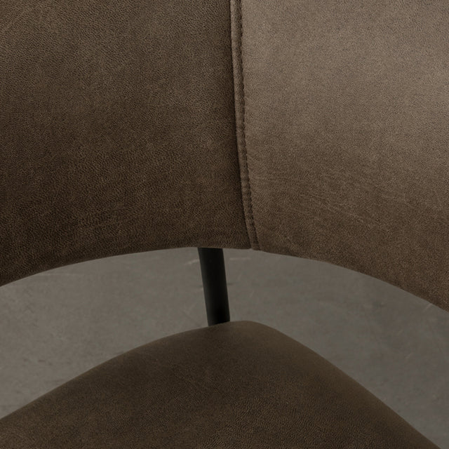 LABEL51 Eetkamerstoel Luuk - Moss - Micro Suede - Black Frame van LABEL51 – Luxe comfort op maat van PureWonen. Vraag naar de beste prijs.