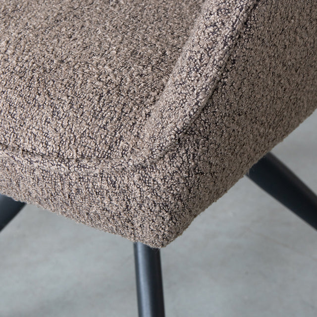 LABEL51 Eetkamerstoel Finley - Bruin - Boucle van LABEL51 – Luxe comfort op maat van PureWonen. Vraag naar de beste prijs.