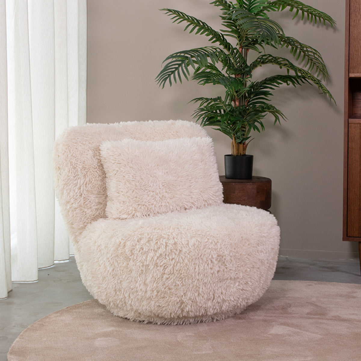 LABEL51 Fauteuil Doodle - Crème - Fluffy van LABEL51 – Luxe comfort op maat van PureWonen. Vraag naar de beste prijs.