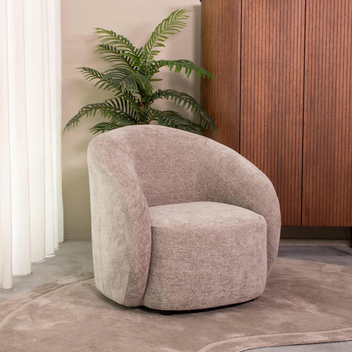 LABEL51 Fauteuil Alby - Stone - Elite van LABEL51 – Luxe comfort op maat van PureWonen. Vraag naar de beste prijs.