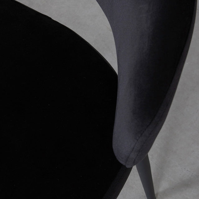 LABEL51 Eetkamerstoel Bliss - Zwart - Fluweel van LABEL51 – Luxe comfort op maat van PureWonen. Vraag naar de beste prijs.