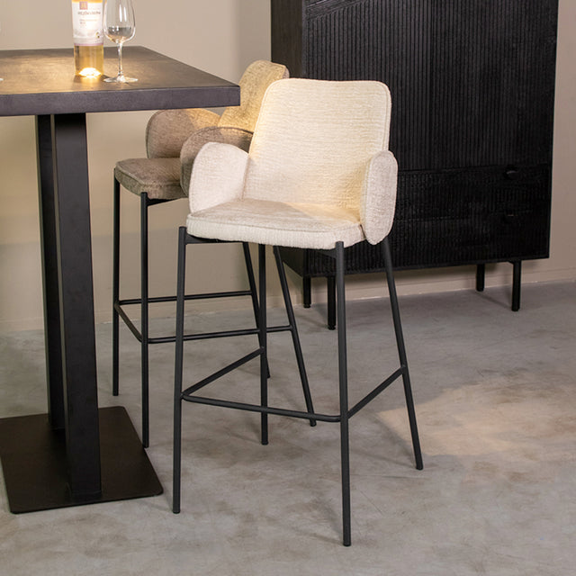 LABEL51 Barkruk Joni - Crème - Elegance - Zithoogte 78 van LABEL51 – Luxe comfort op maat van PureWonen. Vraag naar de beste prijs.