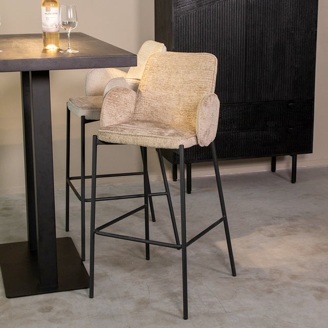 LABEL51 Barkruk Joni - Beige - Elegance - Zithoogte 78 van LABEL51 – Luxe comfort op maat van PureWonen. Vraag naar de beste prijs.