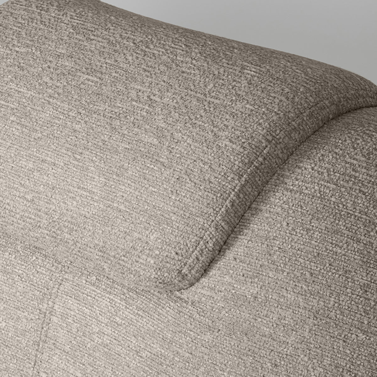 LABEL51 Fauteuil Clayton - Taupe - Canyon van LABEL51 – Luxe comfort op maat van PureWonen. Vraag naar de beste prijs.