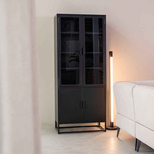 LABEL51 Vitrinekast Level - Zwart - Metaal - Hoge Kast van LABEL51 – Luxe comfort op maat van PureWonen. Vraag naar de beste prijs.