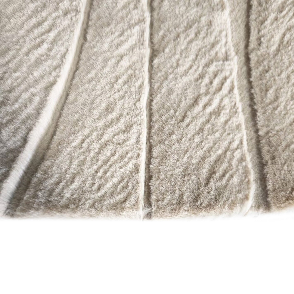 Vloerkleed Sverre beige pebble 230x350 van Richmond Interiors – Luxe comfort op maat van PureWonen. Vraag naar de beste prijs.