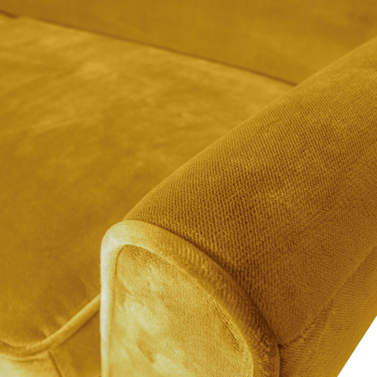 Rocco Xl Sofa 230 Cm Fluweel Oker van WOOOD – Luxe comfort op maat van PureWonen. Vraag naar de beste prijs.