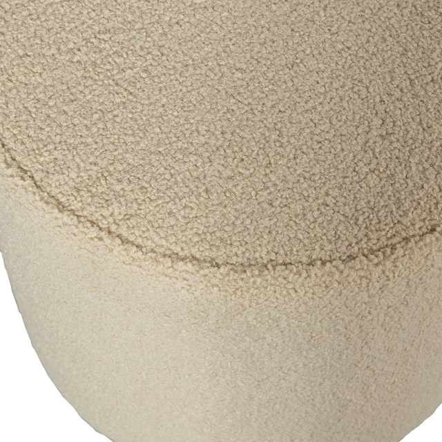 Sara Poef Hoog Teddy Sand 46x O46 van WOOOD – Luxe comfort op maat van PureWonen. Vraag naar de beste prijs.