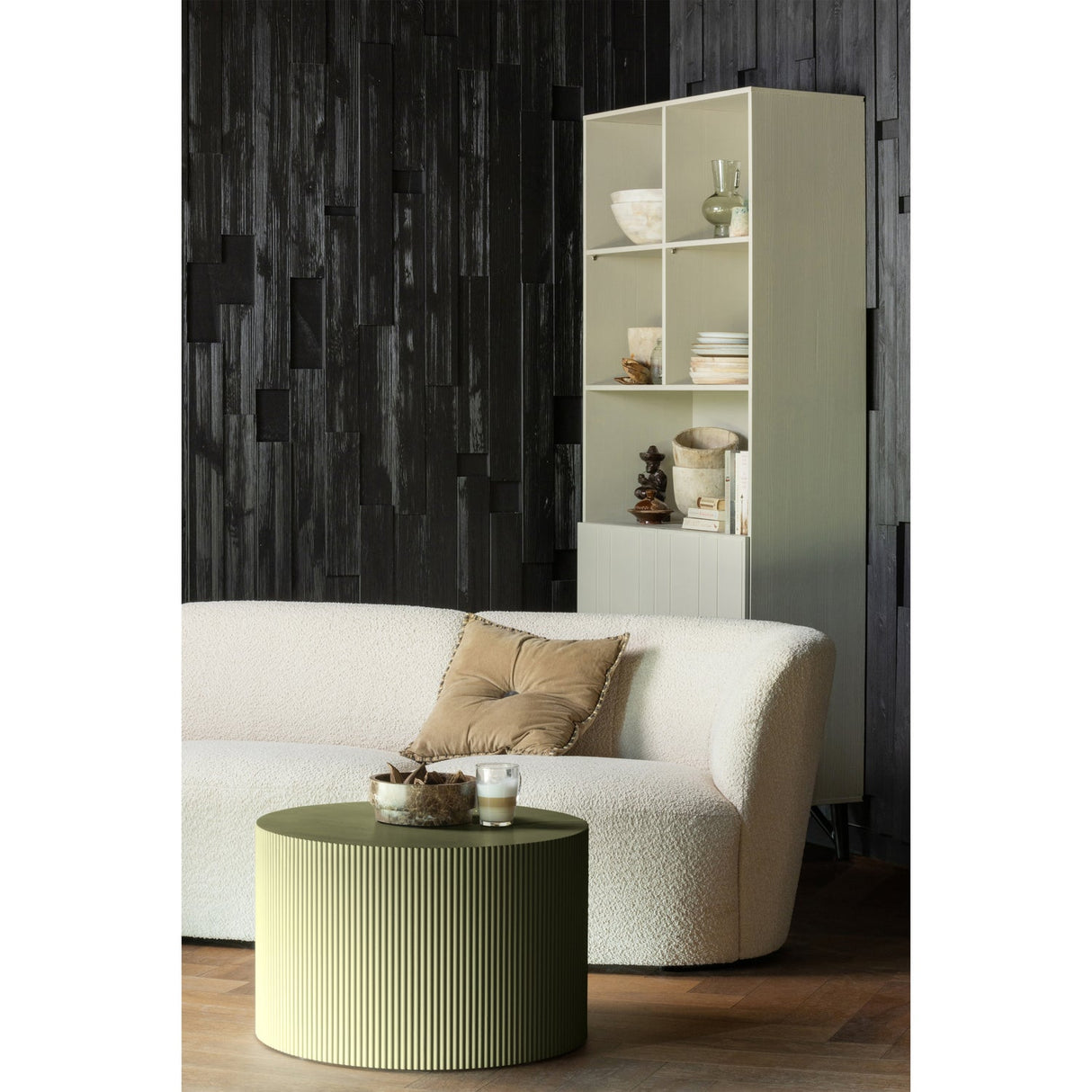 Sanne Bijzettafel Rond Militair Groen van WOOOD – Luxe comfort op maat van PureWonen. Vraag naar de beste prijs.