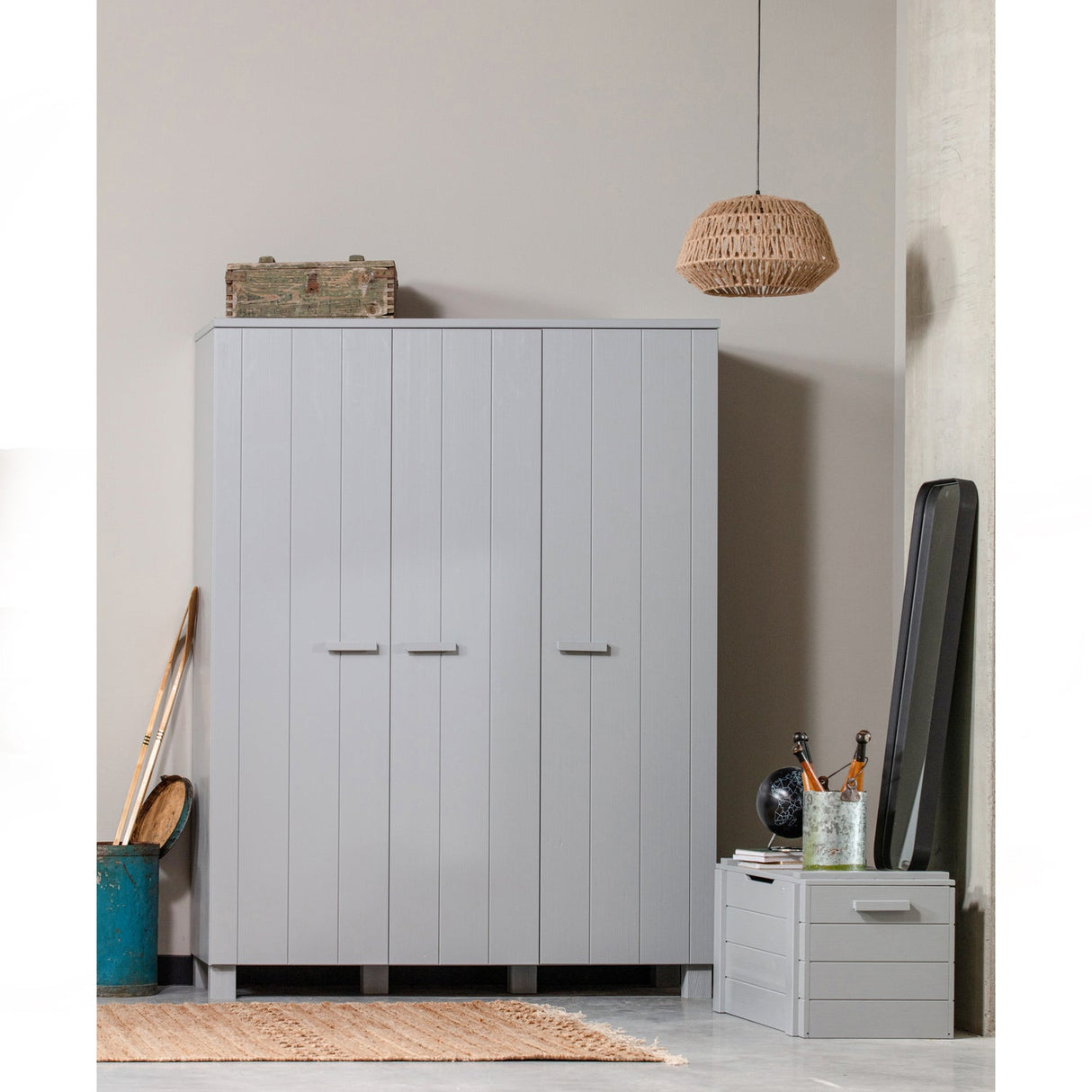 Doutzen Spiegel Metaal Zwart 110x40 Cm van WOOOD – Luxe comfort op maat van PureWonen. Vraag naar de beste prijs.