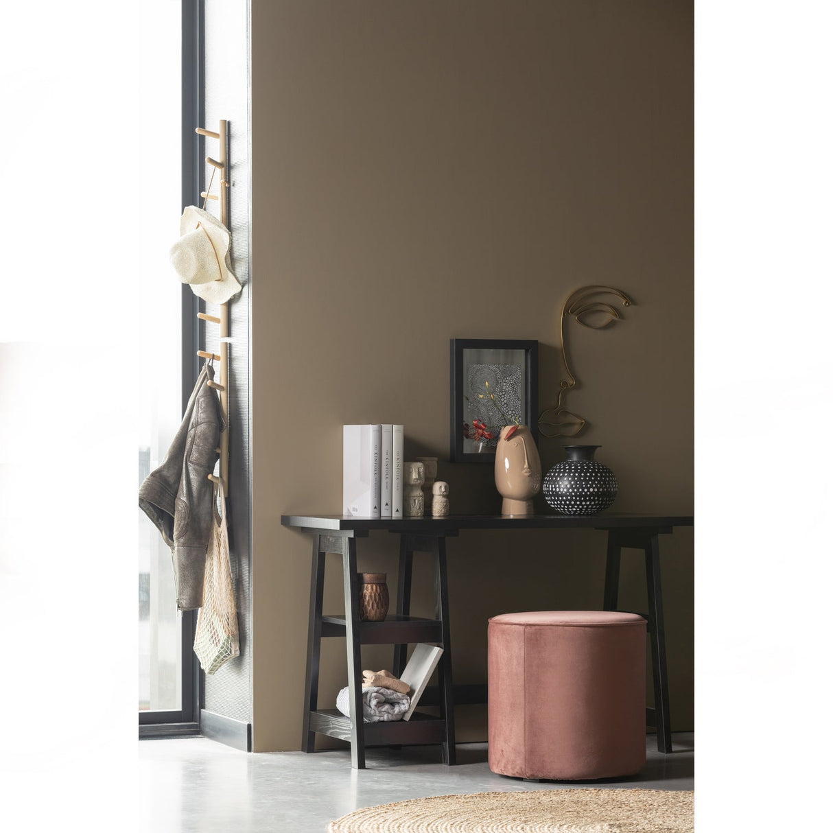 Sara Poef Hoog Oud Roze 46x O46 van WOOOD – Luxe comfort op maat van PureWonen. Vraag naar de beste prijs.