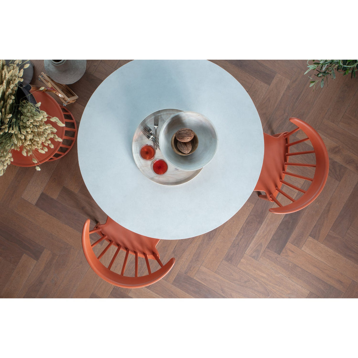 Damon Eettafel Betonlook Wit 76x O100 van WOOOD – Luxe comfort op maat van PureWonen. Vraag naar de beste prijs.