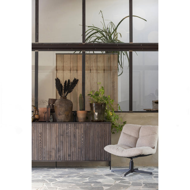 Vinny Draaifauteuil Boucle Zand van WOOOD – Luxe comfort op maat van PureWonen. Vraag naar de beste prijs.