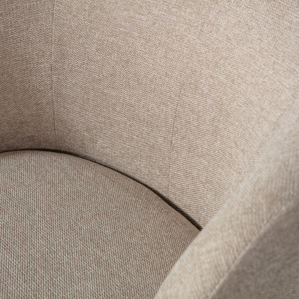 Serra Draaifauteuil Geweven Stof Zand van WOOOD – Luxe comfort op maat van PureWonen. Vraag naar de beste prijs.