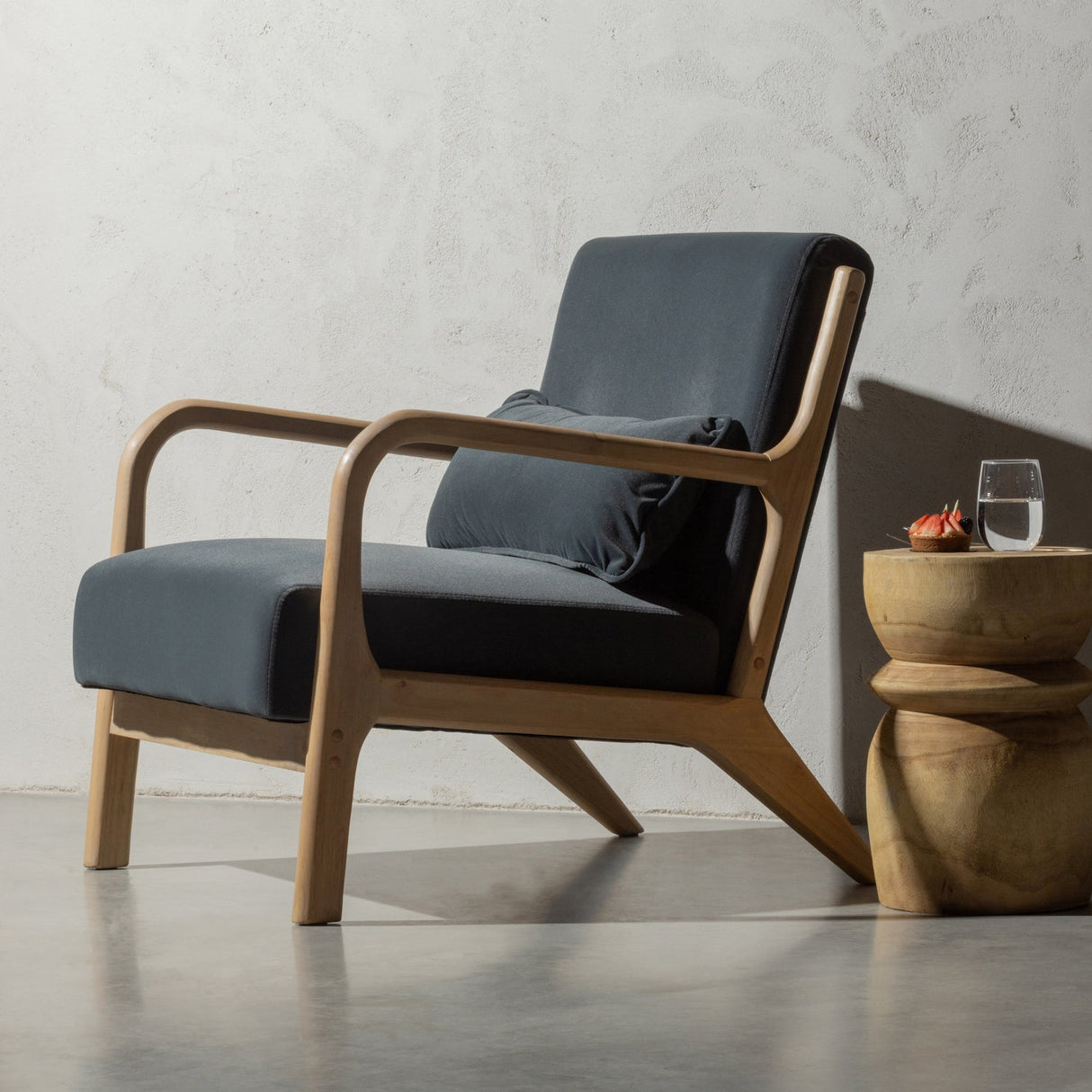 Bikkel Kruk Hout Naturel 40x O28 Cm van WOOOD – Luxe comfort op maat van PureWonen. Vraag naar de beste prijs.