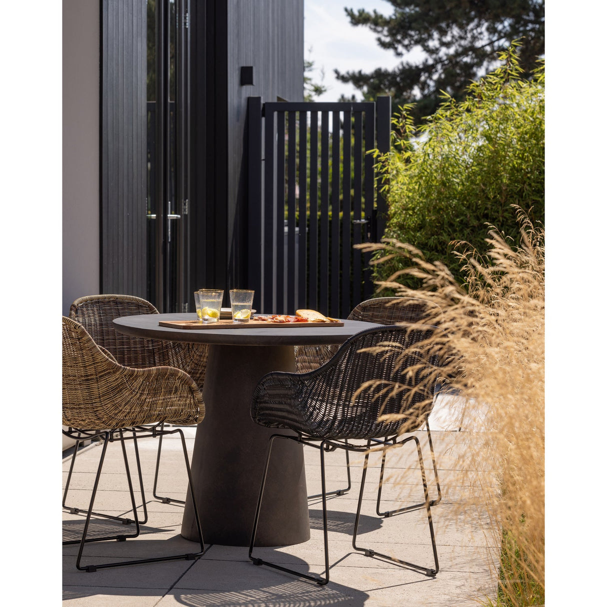 Willow Tuinstoel Naturel van WOOOD – Luxe comfort op maat van PureWonen. Vraag naar de beste prijs.