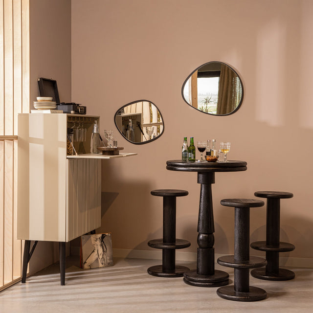 Kolby Barkruk Mango Hout Zwart van WOOOD – Luxe comfort op maat van PureWonen. Vraag naar de beste prijs.