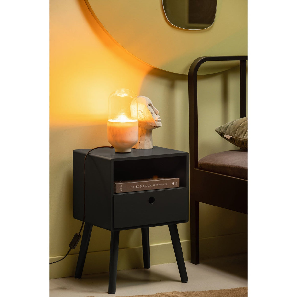 Ozzy Nachtkastje Hout Zwart van WOOOD – Luxe comfort op maat van PureWonen. Vraag naar de beste prijs.
