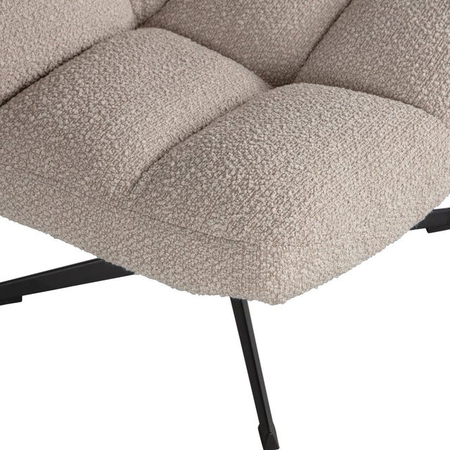 Vinny Draaifauteuil Boucle Zand van WOOOD – Luxe comfort op maat van PureWonen. Vraag naar de beste prijs.
