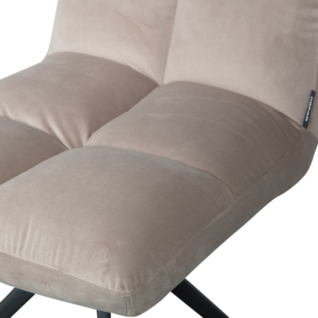 Vinny Draaistoel Velvet Zand van WOOOD – Luxe comfort op maat van PureWonen. Vraag naar de beste prijs.