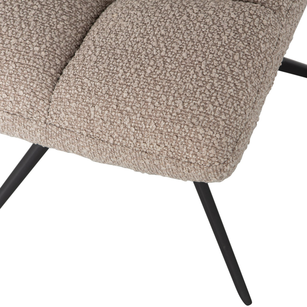 Vinny Draaistoel Boucle Zand van WOOOD – Luxe comfort op maat van PureWonen. Vraag naar de beste prijs.