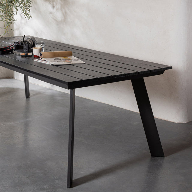 Veerle Tuintafel Aluminium/Polywood Antraciet 220x100 Cm van WOOOD – Luxe comfort op maat van PureWonen. Vraag naar de beste prijs.