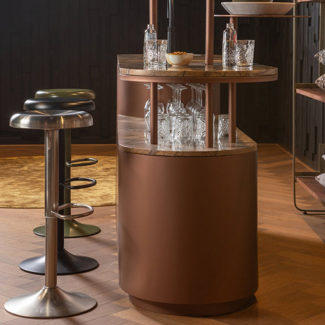 Isaac Barkruk Metaal Warm Groen van WOOOD – Luxe comfort op maat van PureWonen. Vraag naar de beste prijs.