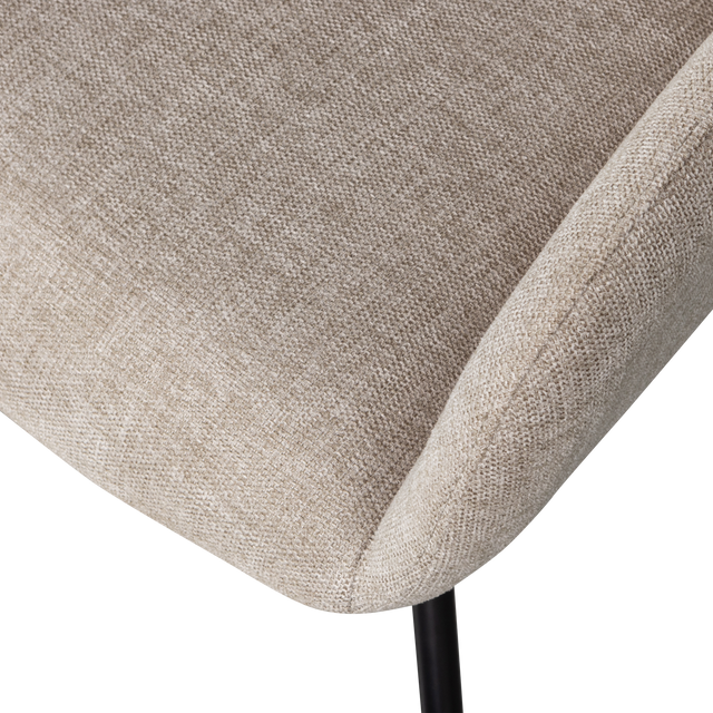 Grant Jaki Eetkamerstoel Zand van WOOOD – Luxe comfort op maat van PureWonen. Vraag naar de beste prijs.