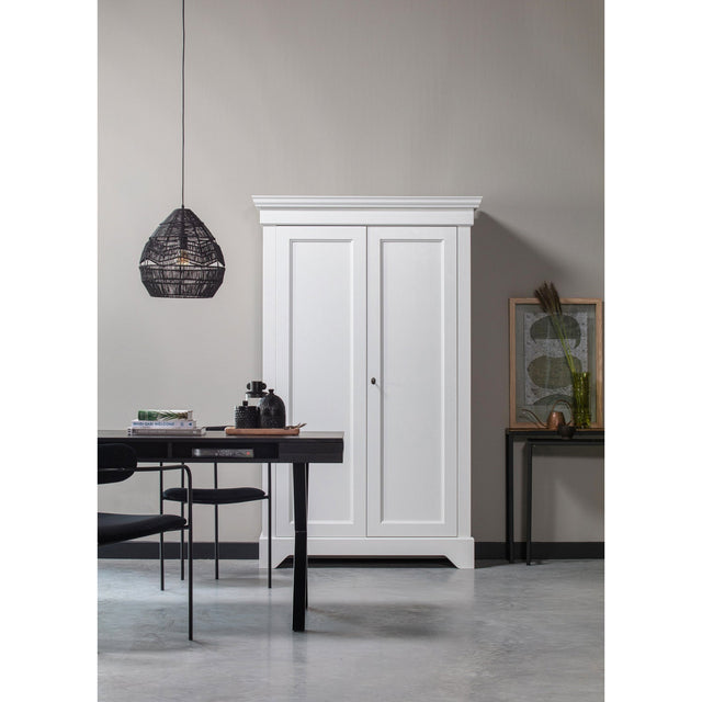 Ivy Eetkamerstoel Fluweel Zwart van WOOOD – Luxe comfort op maat van PureWonen. Vraag naar de beste prijs.