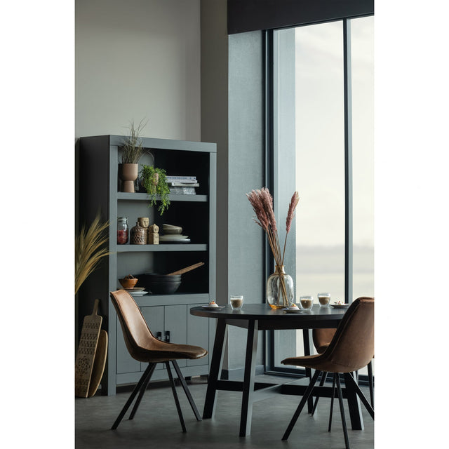 Set V 2 Swen Eetkamerstoel Cognac van WOOOD – Luxe comfort op maat van PureWonen. Vraag naar de beste prijs.