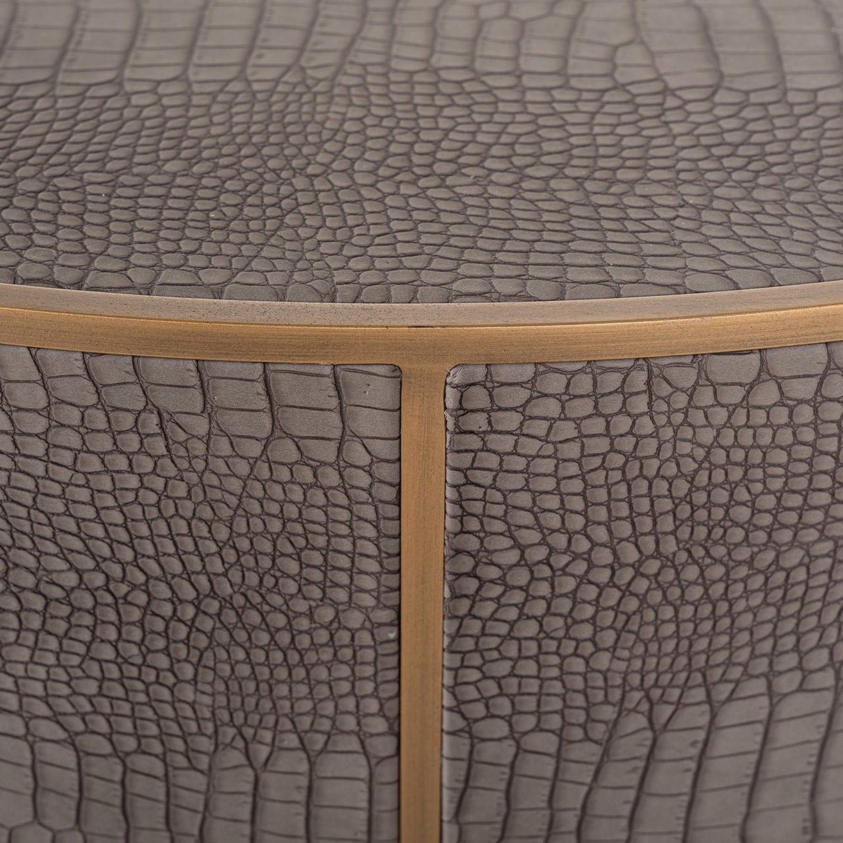 Salontafel Classio 100Ø (Brushed Gold) van Richmond Interiors – Luxe comfort op maat van PureWonen. Vraag naar de beste prijs.