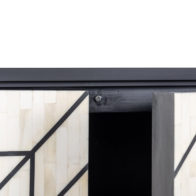 Dressoir Novas 4-deuren van Richmond Interiors – Luxe comfort op maat van PureWonen. Vraag naar de beste prijs.