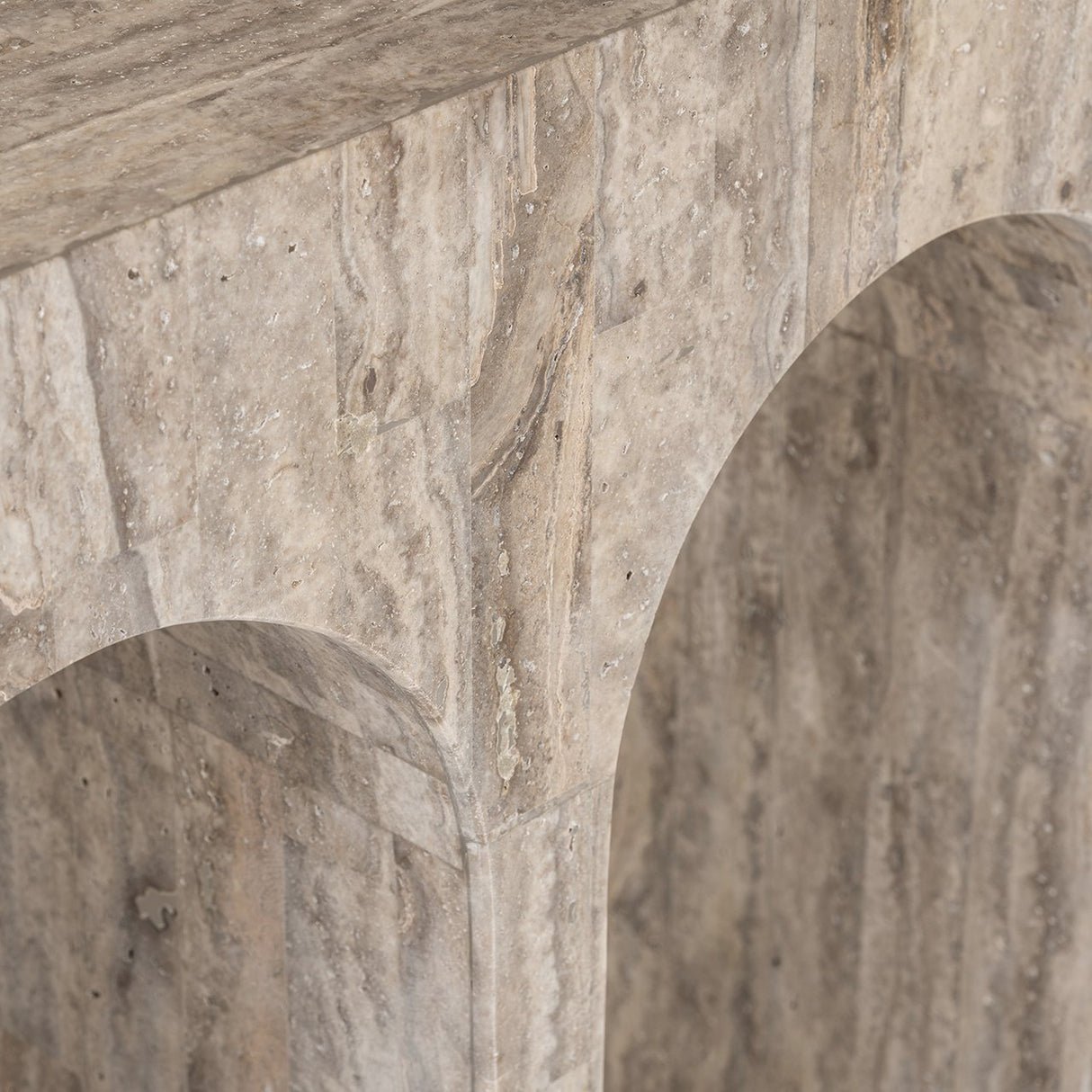 Wandtafel La Rague natural grey travertine (Grey) van Richmond Interiors – Luxe comfort op maat van PureWonen. Vraag naar de beste prijs.