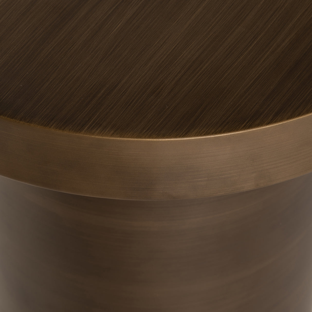 Console Bubba brushed gold van Richmond Interiors – Luxe comfort op maat van PureWonen. Vraag naar de beste prijs.