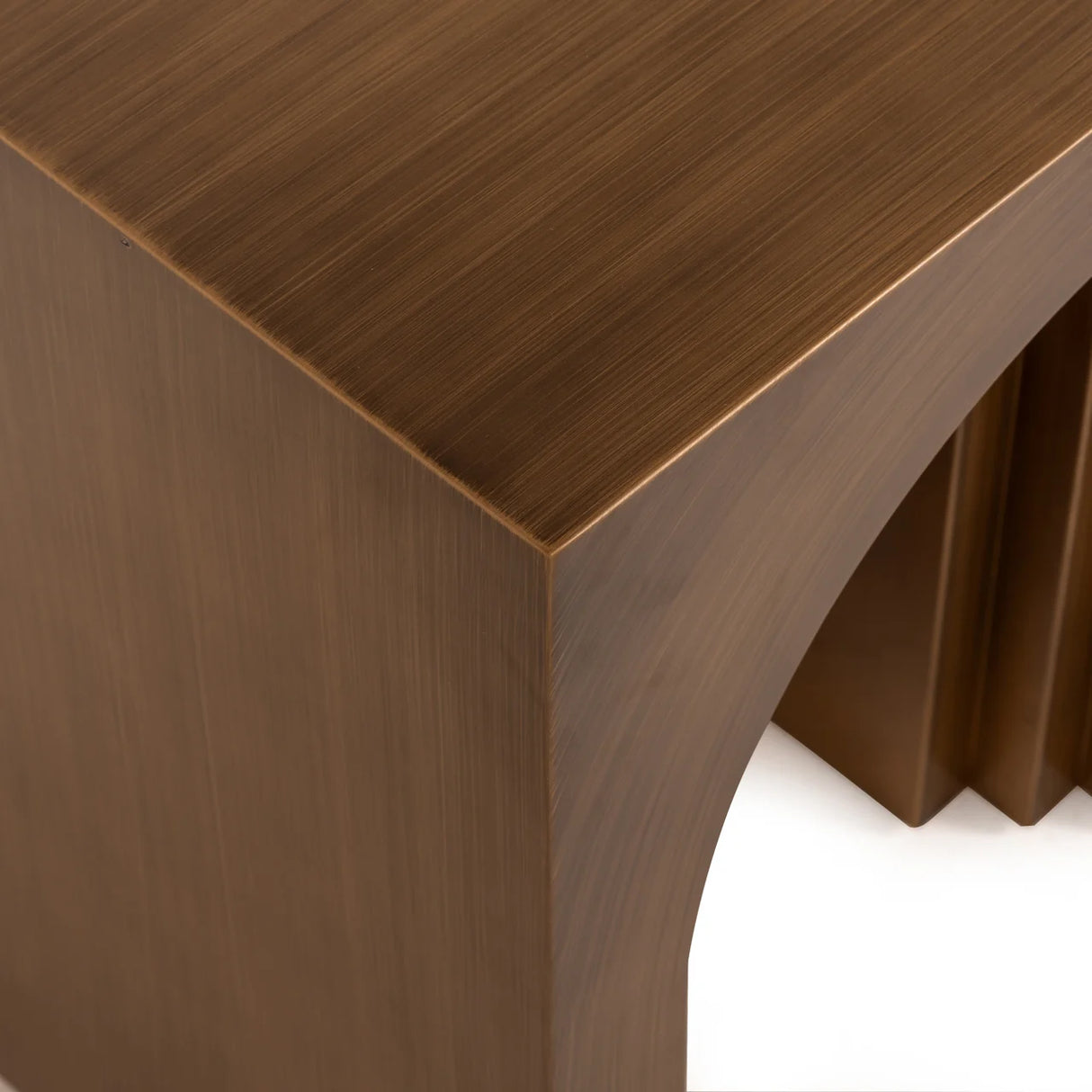 Bijzettafel Vevey brushed gold van Richmond Interiors – Luxe comfort op maat van PureWonen. Vraag naar de beste prijs.