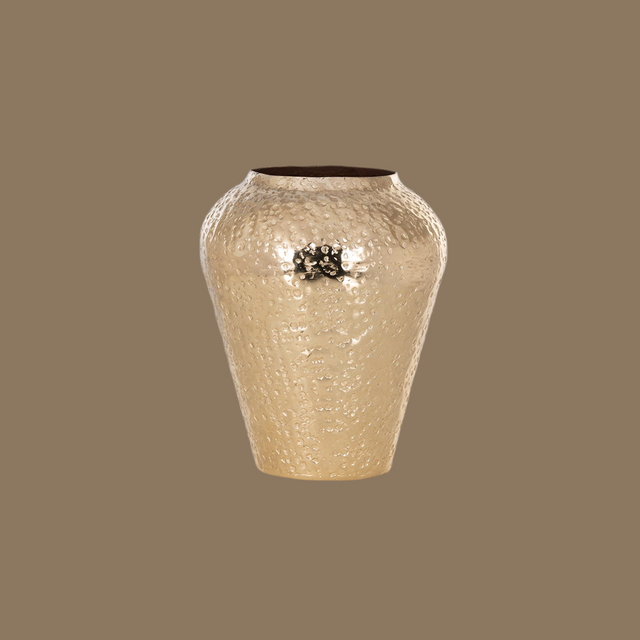 Vaas Megan klein (Gold) van Richmond Interiors – Luxe comfort op maat van PureWonen. Vraag naar de beste prijs.