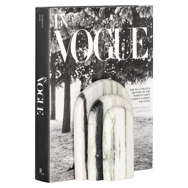 Boekenstandaard Fedde van Richmond Interiors – Luxe comfort op maat van PureWonen. Vraag naar de beste prijs.