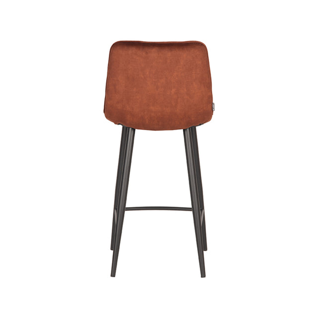LABEL51 Barkruk Jelt - Rust - Velours - Zithoogte 65 van LABEL51 – Luxe comfort op maat van PureWonen. Vraag naar de beste prijs.