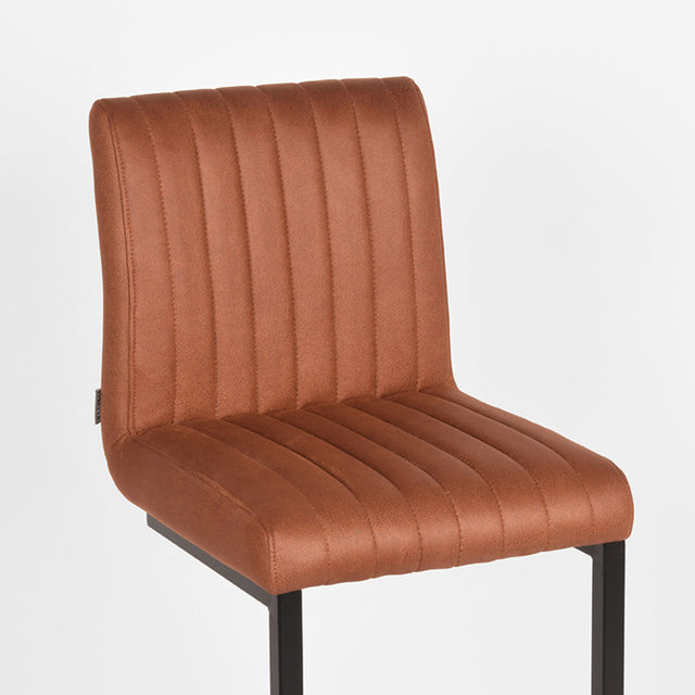 LABEL51 Barkruk Milo - Cognac - Microfiber - Zithoogte 65 van LABEL51 – Luxe comfort op maat van PureWonen. Vraag naar de beste prijs.