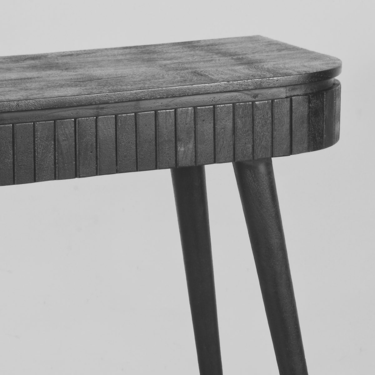LABEL51 Bureau Nils - Zwart - Mangohout - 100 cm van LABEL51 – Luxe comfort op maat van PureWonen. Vraag naar de beste prijs.