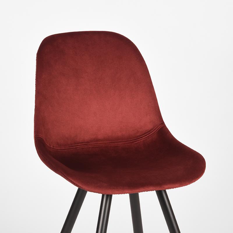 LABEL51 Eetkamerstoel Capri - Rood - Fluweel van LABEL51 – Luxe comfort op maat van PureWonen. Vraag naar de beste prijs.