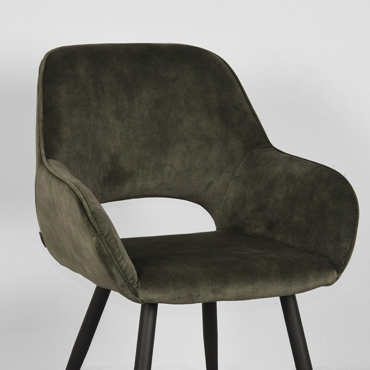 LABEL51 Eetkamerstoel Fer - Hunter - Velours van LABEL51 – Luxe comfort op maat van PureWonen. Vraag naar de beste prijs.