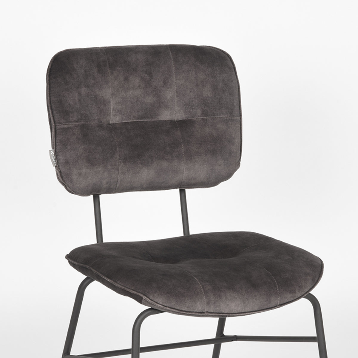 LABEL51 Eetkamerstoel Dez - Antraciet - Velours van LABEL51 – Luxe comfort op maat van PureWonen. Vraag naar de beste prijs.
