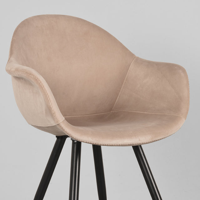 LABEL51 Eetkamerstoel Forli - Zand - Fluweel van LABEL51 – Luxe comfort op maat van PureWonen. Vraag naar de beste prijs.