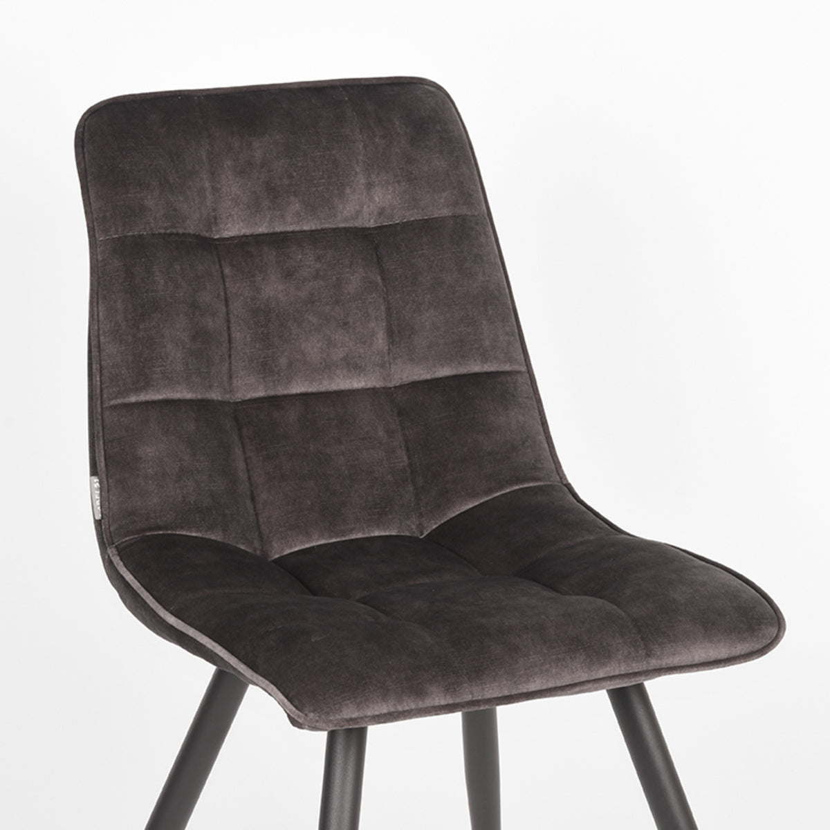 LABEL51 Eetkamerstoel Jelt - Antraciet - Velours van LABEL51 – Luxe comfort op maat van PureWonen. Vraag naar de beste prijs.