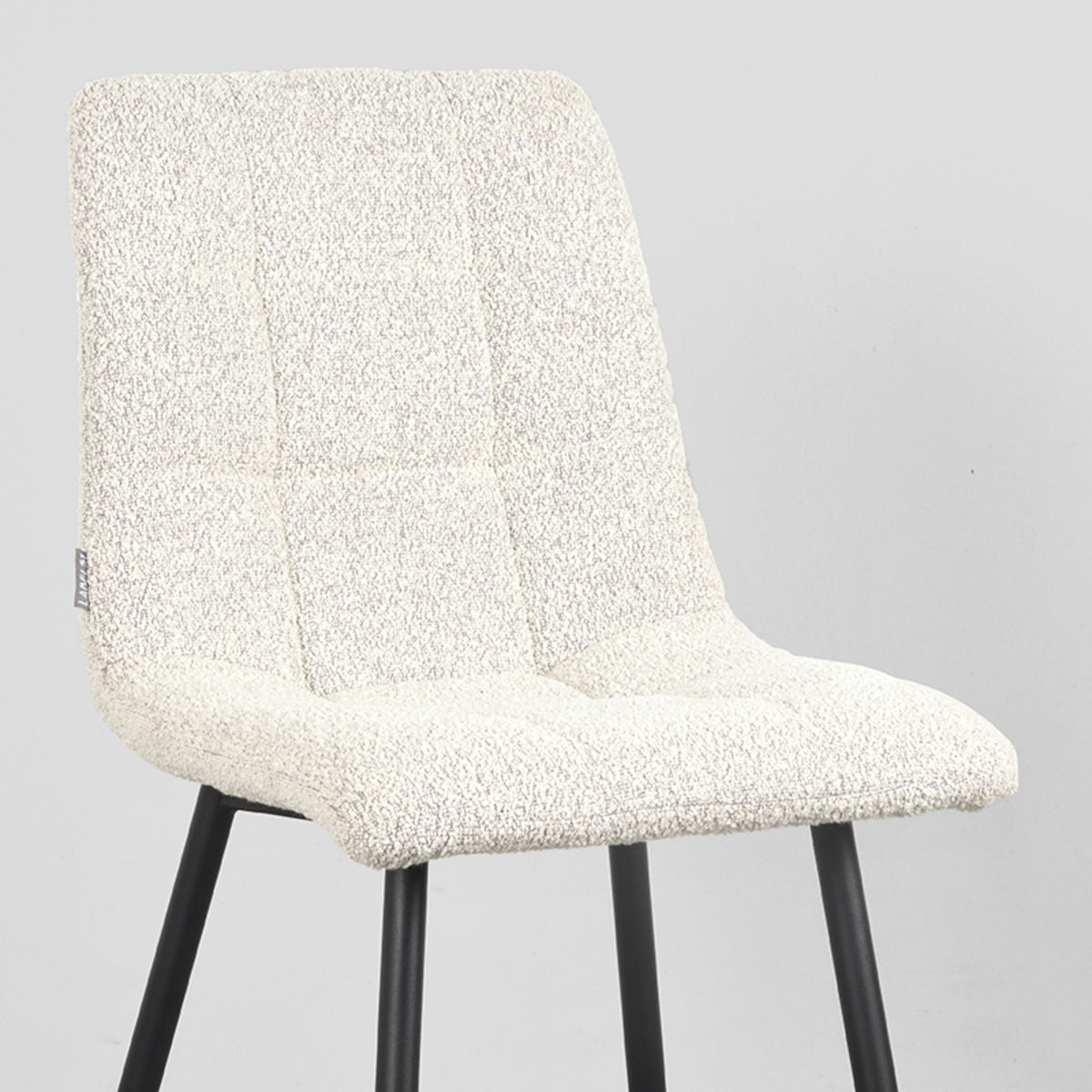 LABEL51 Eetkamerstoel Juul - Wit - Boucle van LABEL51 – Luxe comfort op maat van PureWonen. Vraag naar de beste prijs.